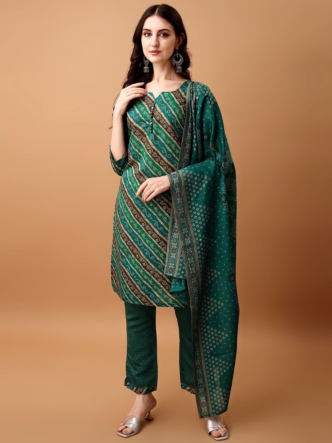 

KALINI Women Bandhani Printed Regular Kurta with Trousers & With Dupatta, Green