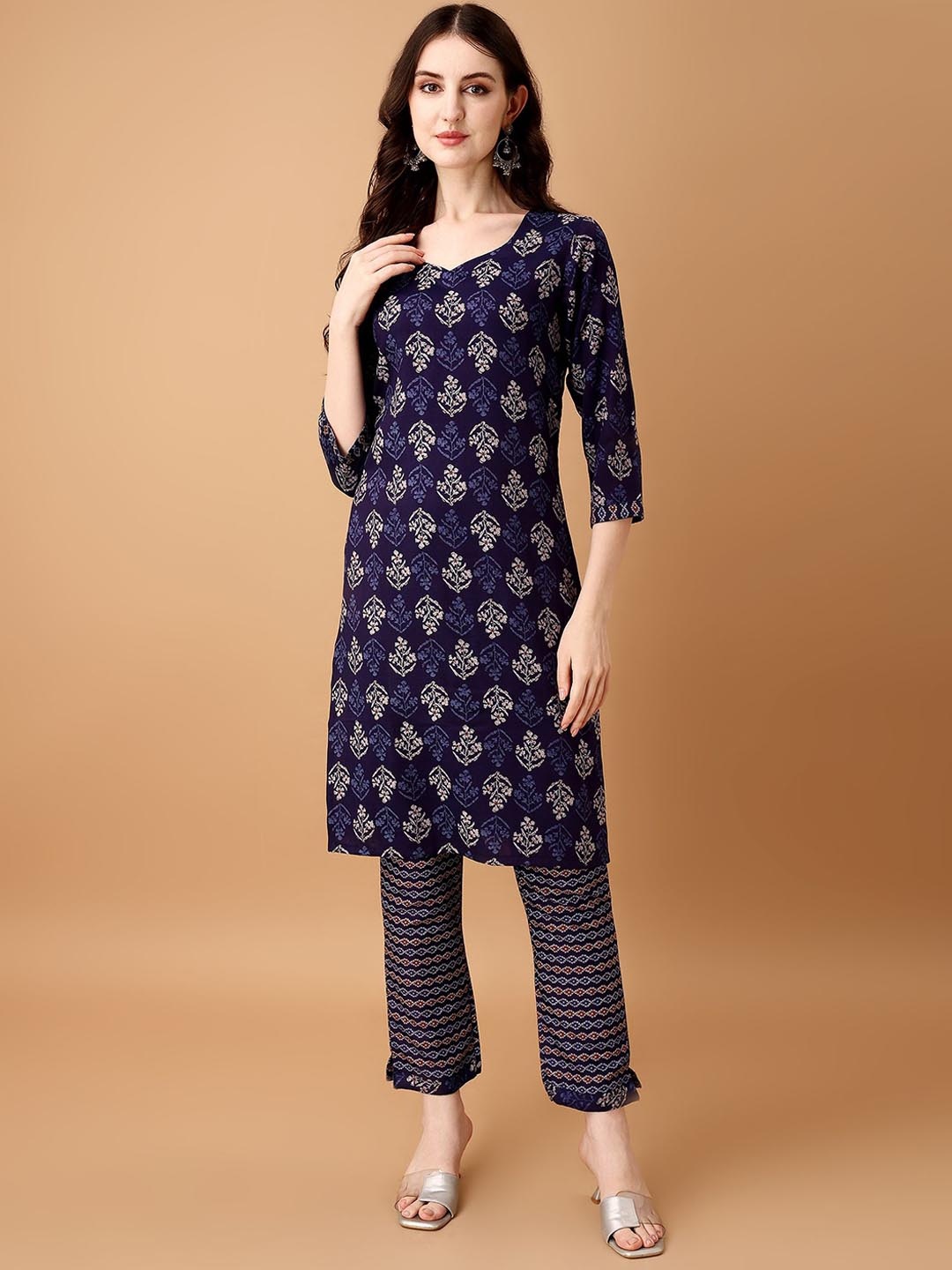 

KALINI Women Floral Printed Regular Kurta with Trousers, Blue