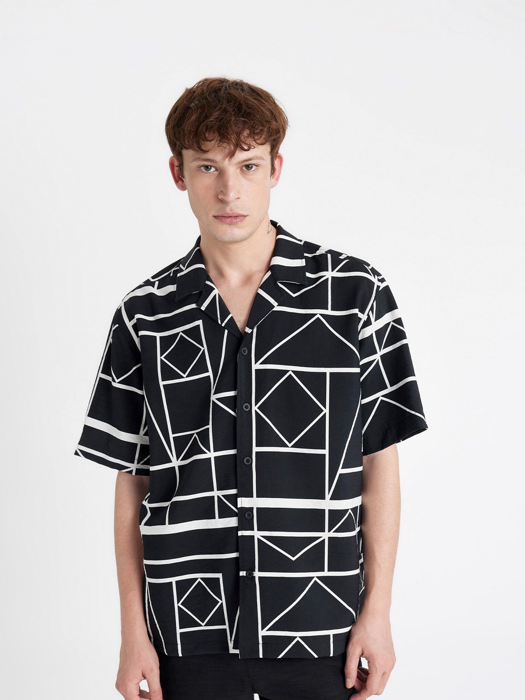 

DeFacto Men Opaque Geometric Printed Casual Shirt, Black