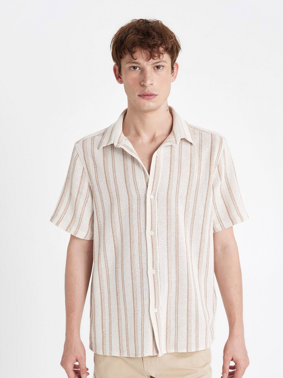 

DeFacto Men Striped Spread Collar Opaque Casual Shirt, Beige