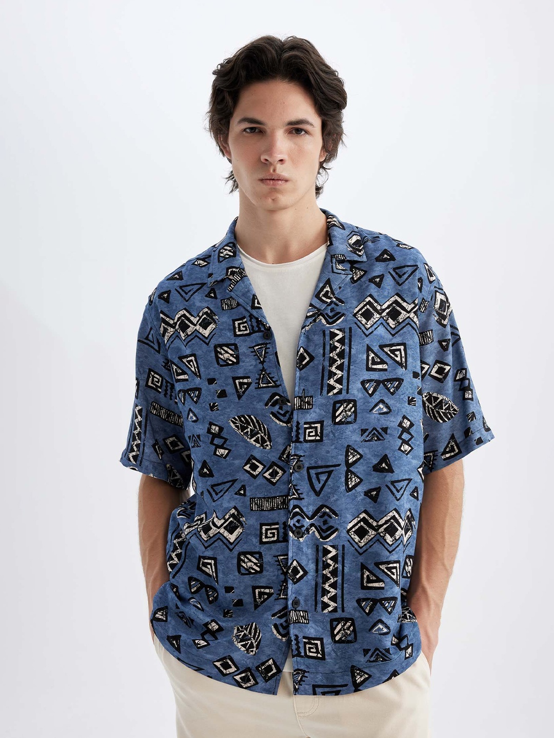 

DeFacto Men Opaque Abstract Printed Casual Shirt, Blue