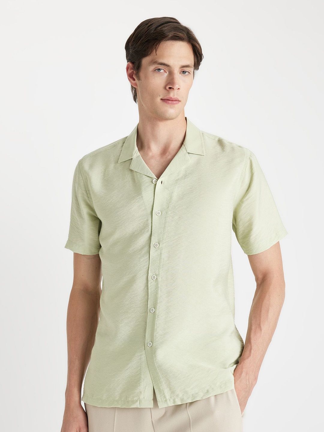 

DeFacto Men Opaque Solid Cuban Collar Casual Shirt, Green