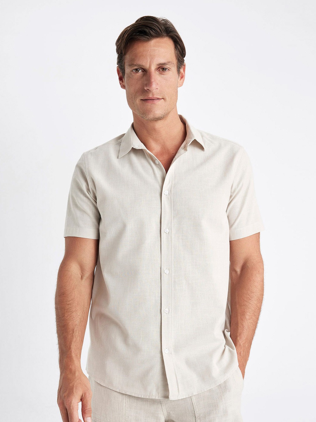 

DeFacto Men Opaque Spread Collar Solid Pure Cotton Casual Shirt, Off white