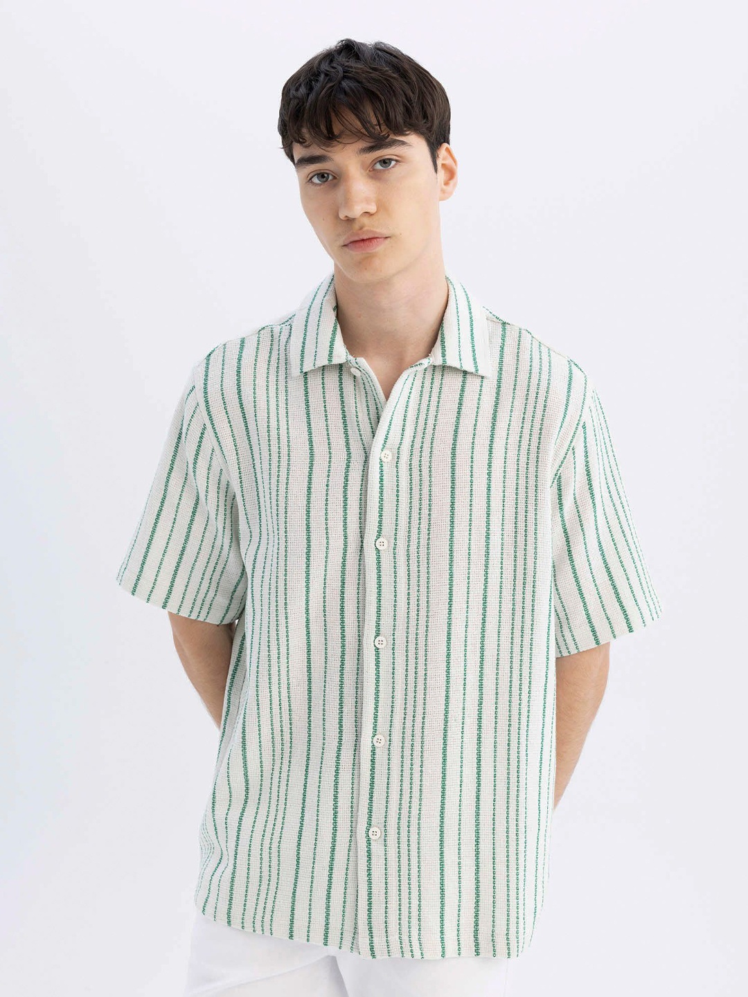 

DeFacto Men Striped Spread Collar Opaque Casual Shirt, Blue