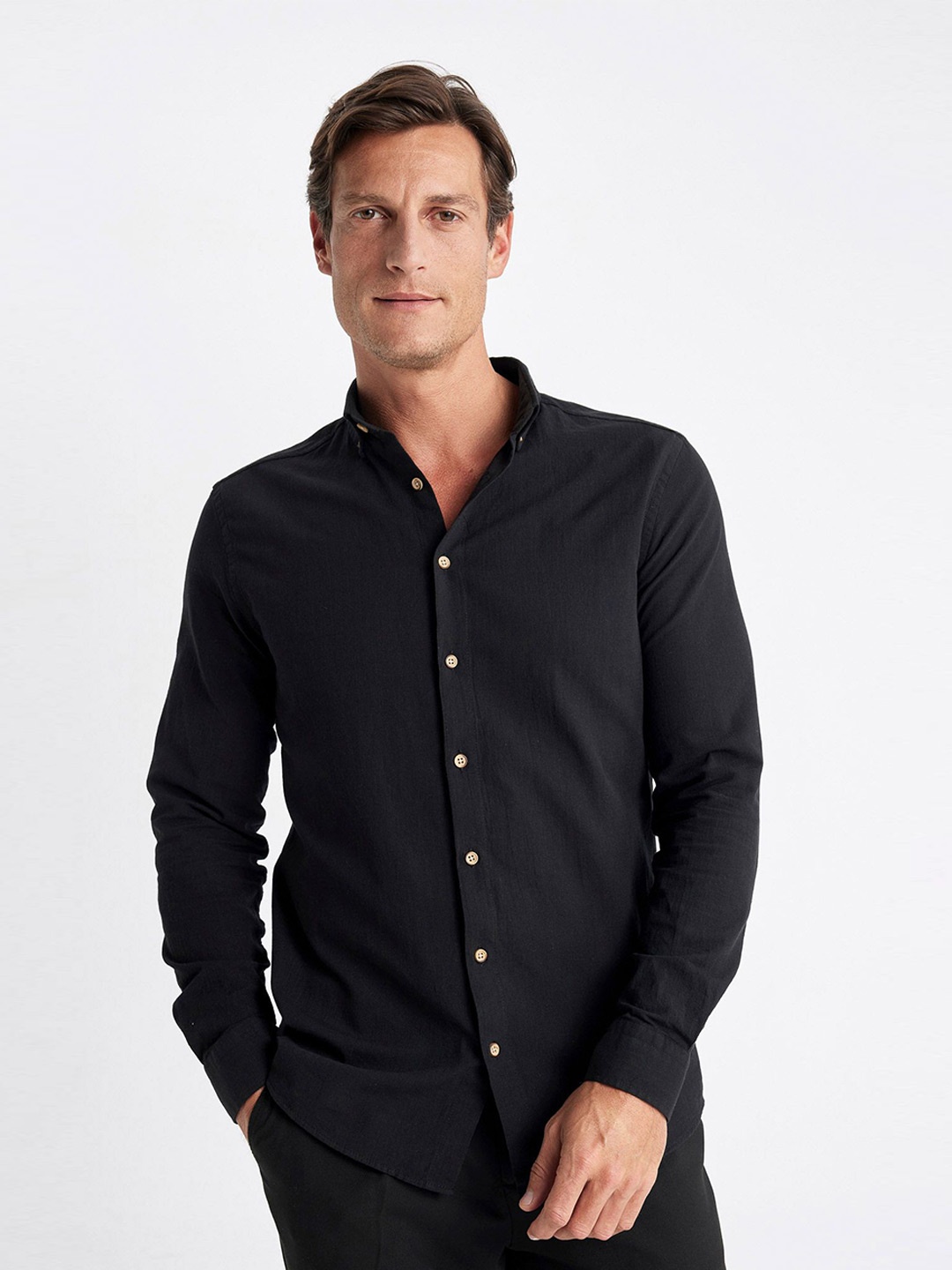 

DeFacto Men Opaque Spread Collar Solid Pure Cotton Casual Shirt, Black