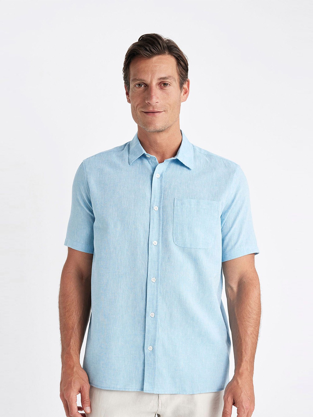 

DeFacto Men Opaque Spread Collar Solid Casual Shirt, Blue