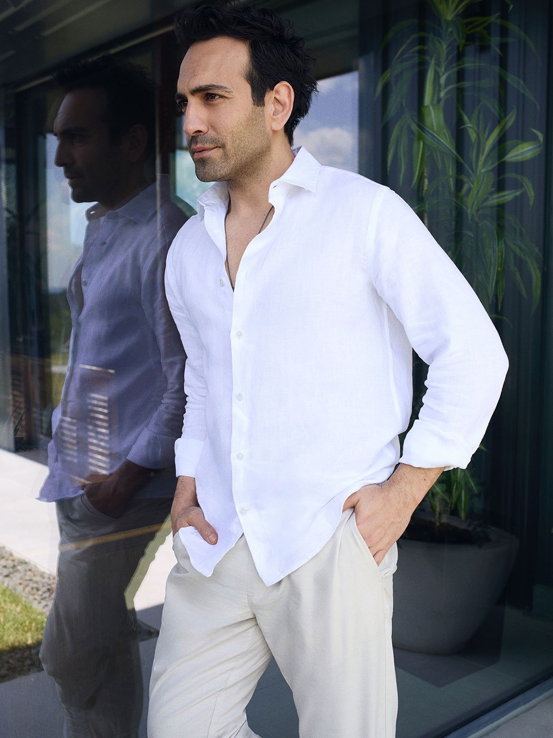 

DeFacto Men Opaque Spread Collar Solid Casual Shirt, White