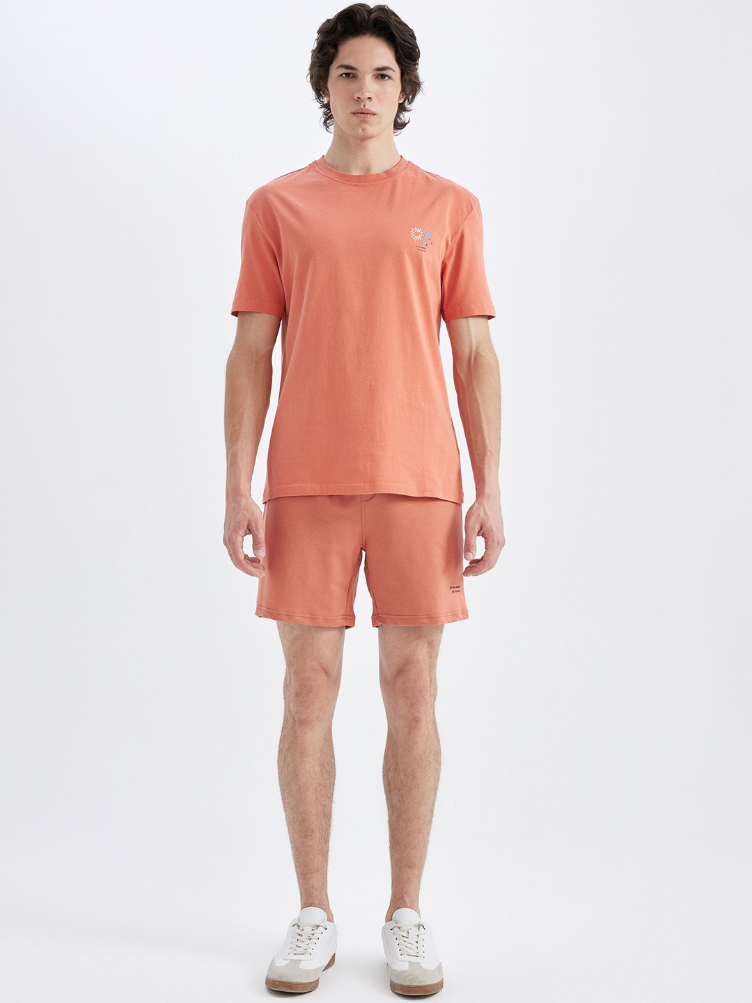 

DeFacto Men Solid Mid Rise Regular Fit Above Knee Sports Shorts, Peach