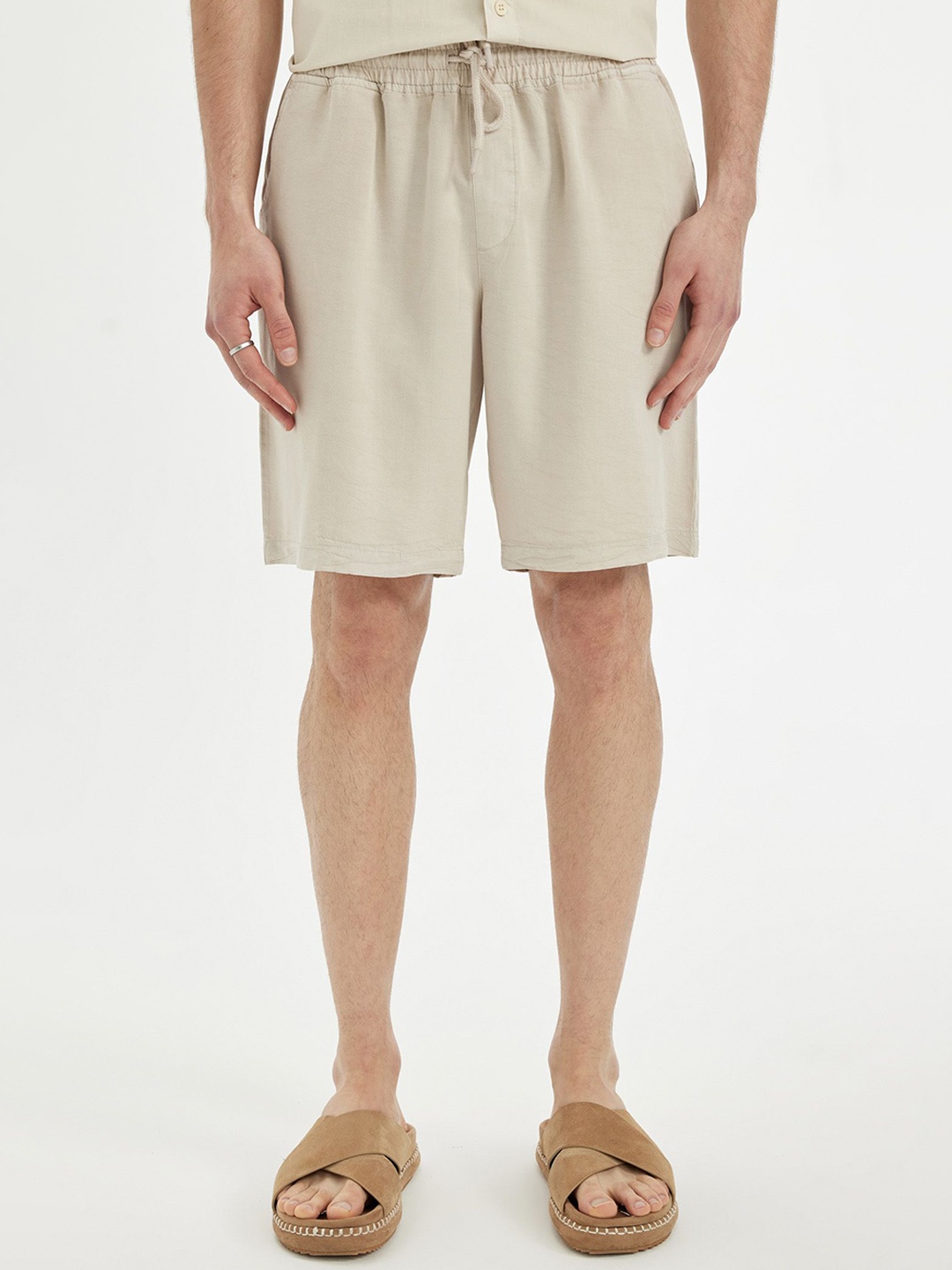 

DeFacto Men Mid-Rise Shorts, Beige