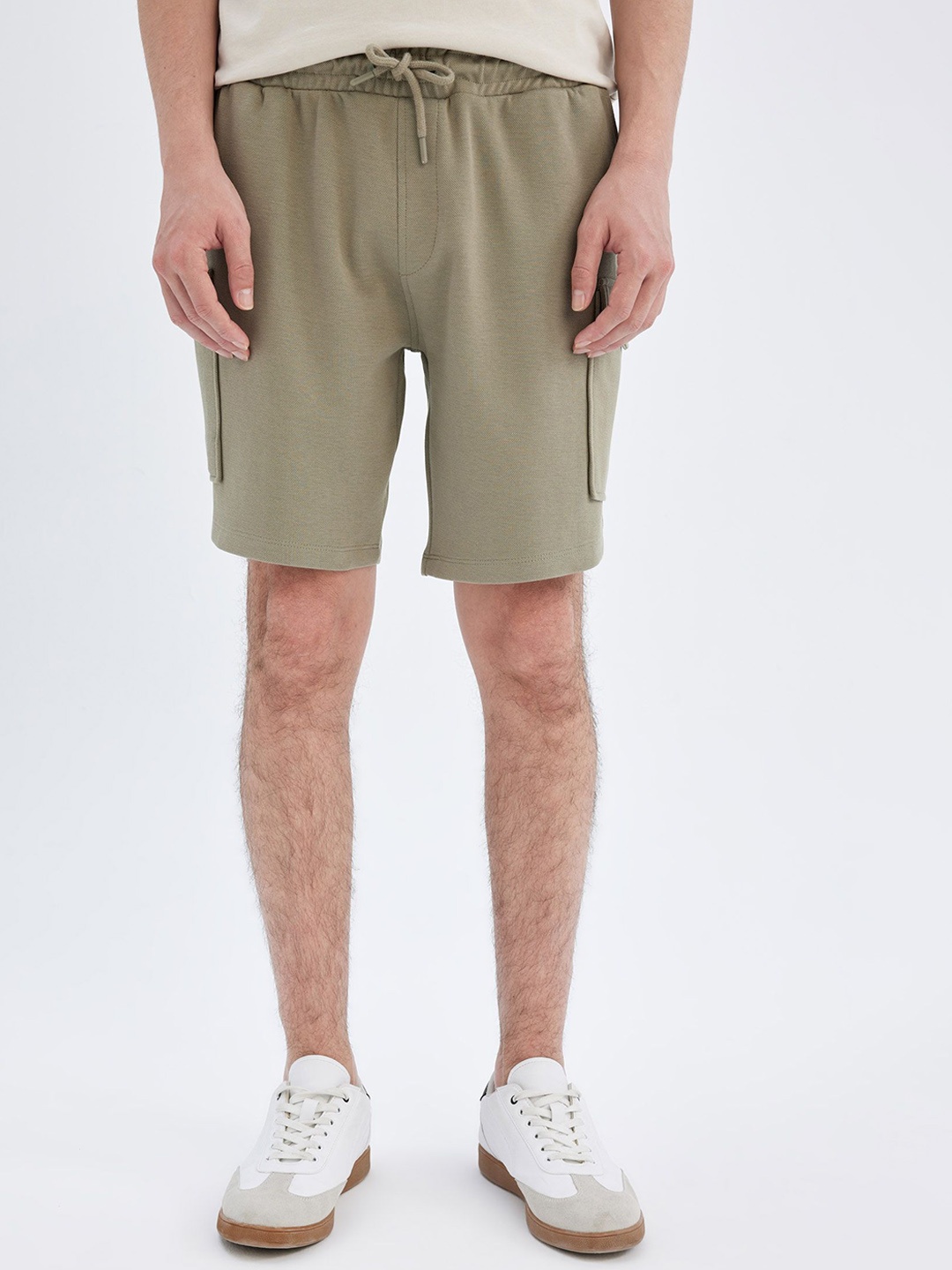 

DeFacto Men Mid-Rise Cargo Shorts, Green