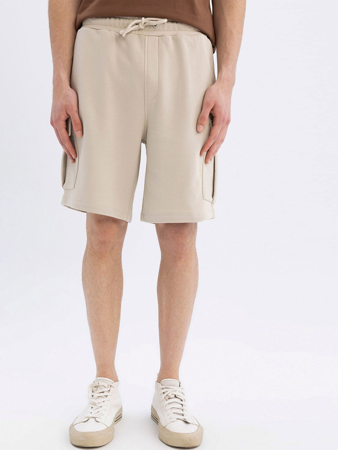 

DeFacto Men Mid-Rise Cargo Shorts, Beige