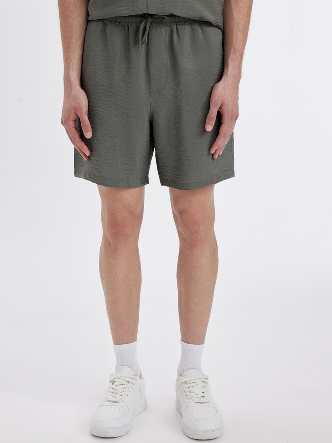 

DeFacto Men Mid-Rise Shorts, Green
