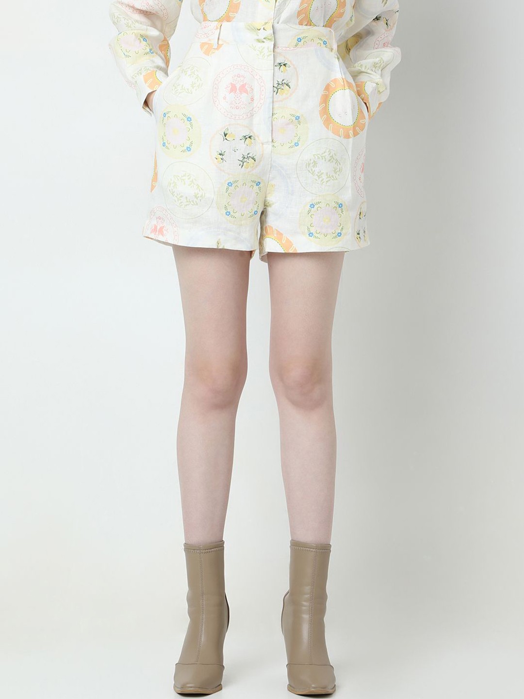 

Vero Moda Women Floral Printed High-Rise Linen Shorts, White