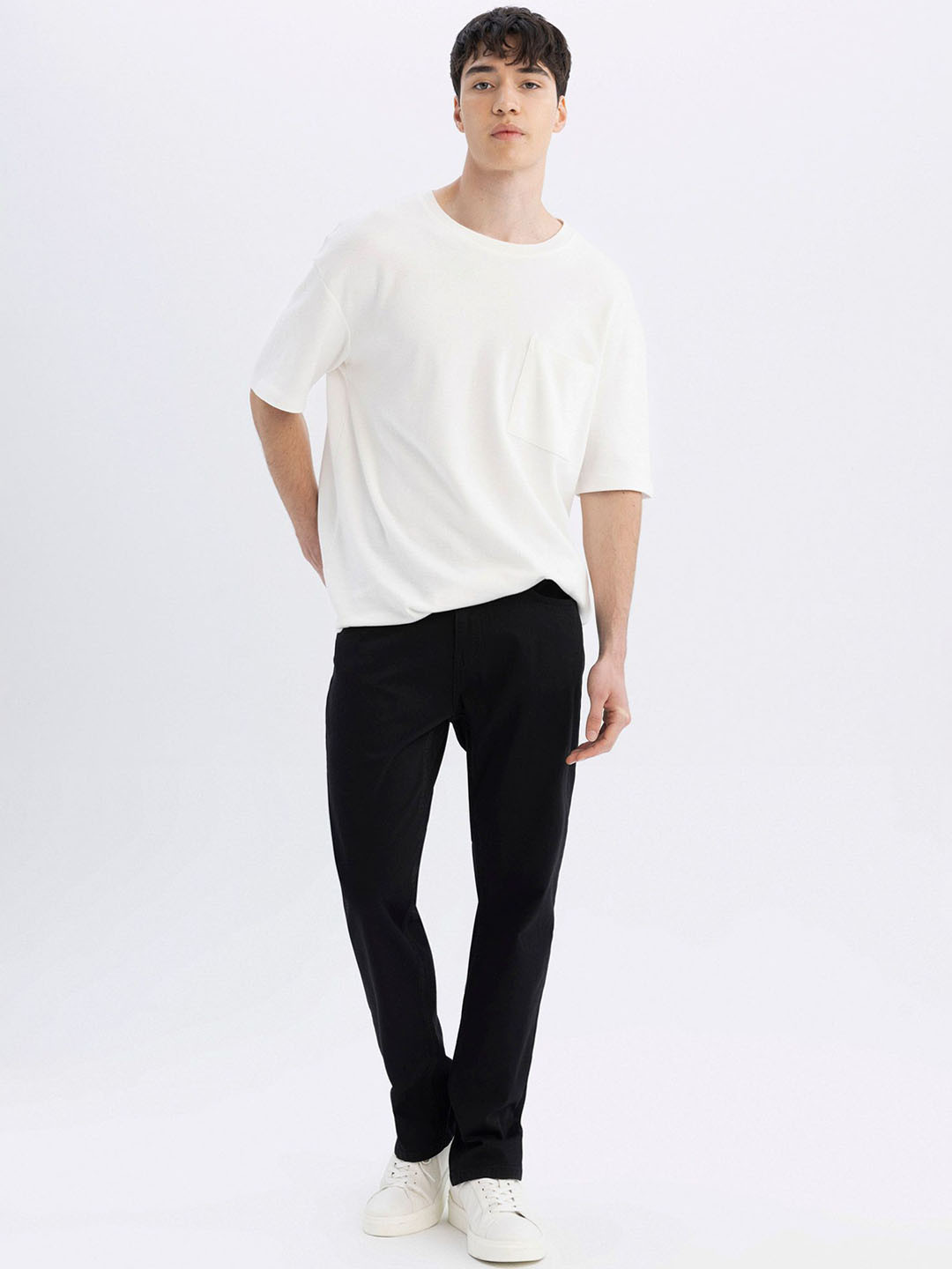 

DeFacto Men Solid Mid Rise Regular Fit Chinos Trousers, Na