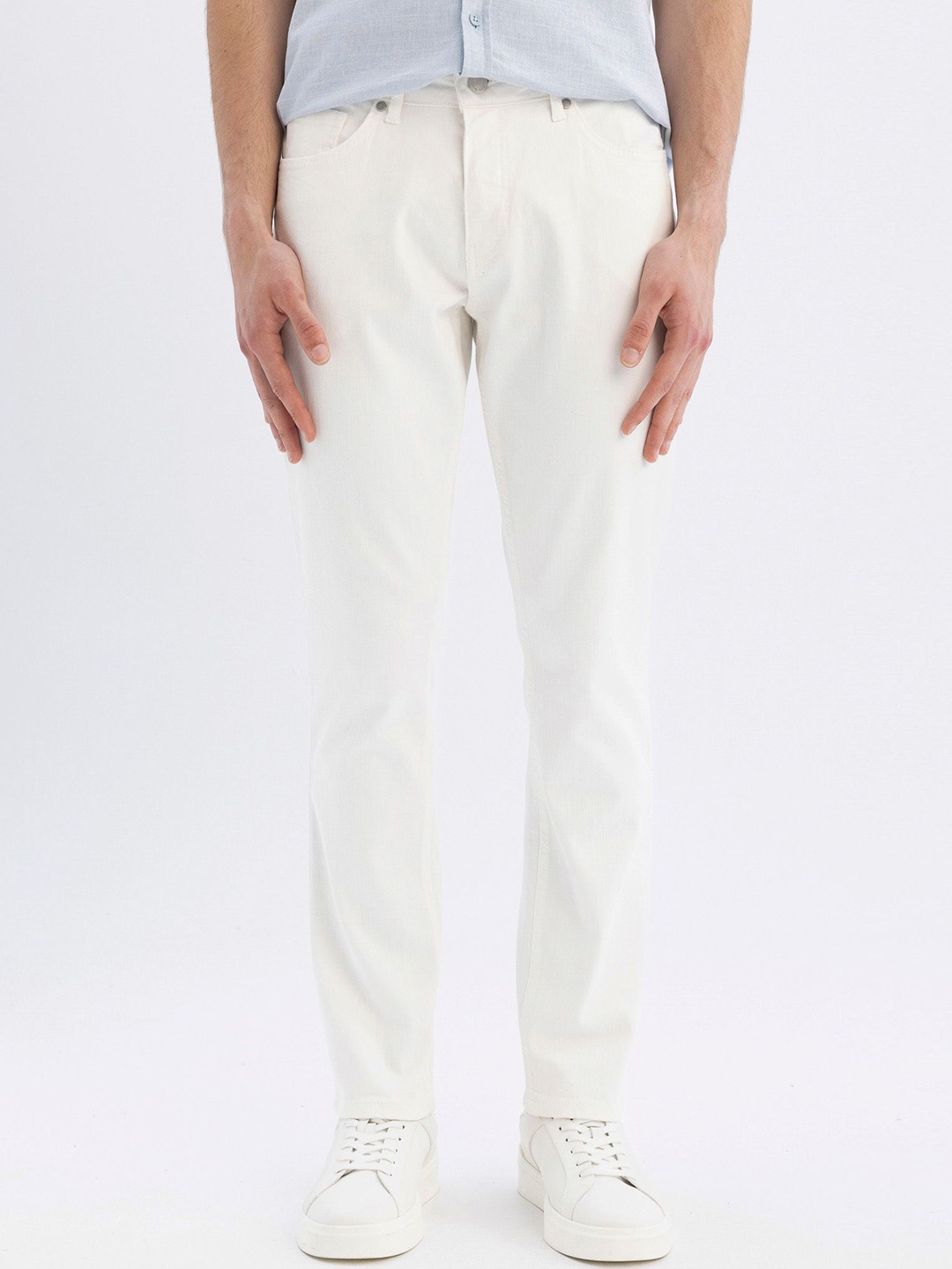 

DeFacto Men Mid Rise Chinos Trousers, White