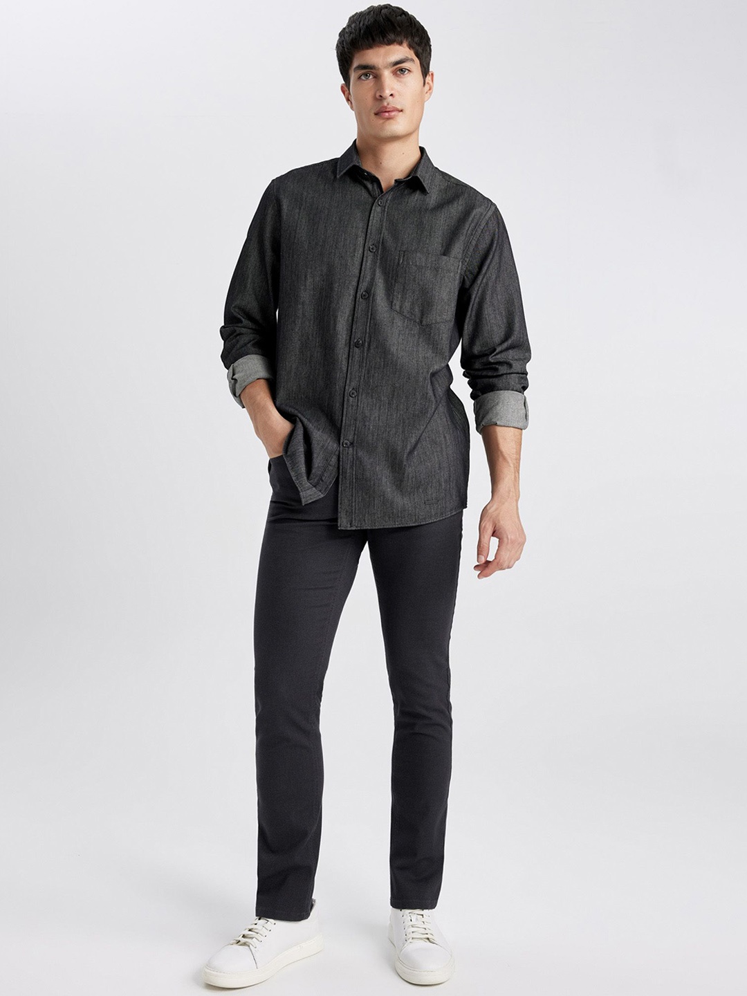 

DeFacto Men Skinny Fit Mid-Rise Trousers, Navy blue