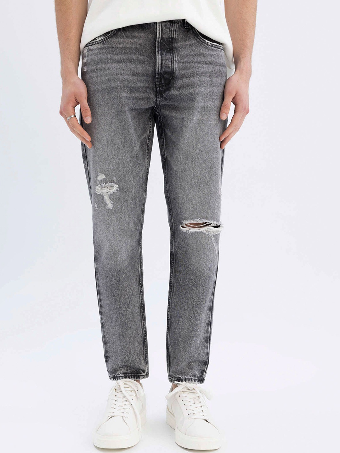 

DeFacto Men Low Distressed Heavy Fade Mid-Rise Jeans, Black