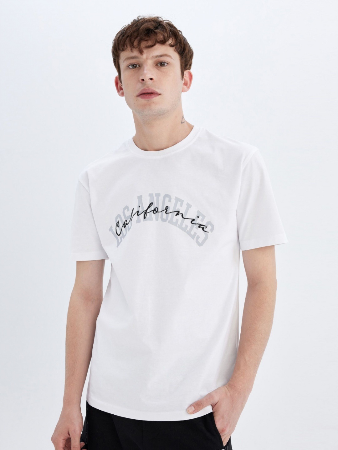 

DeFacto Men Typography Printed Applique T-shirt, Na