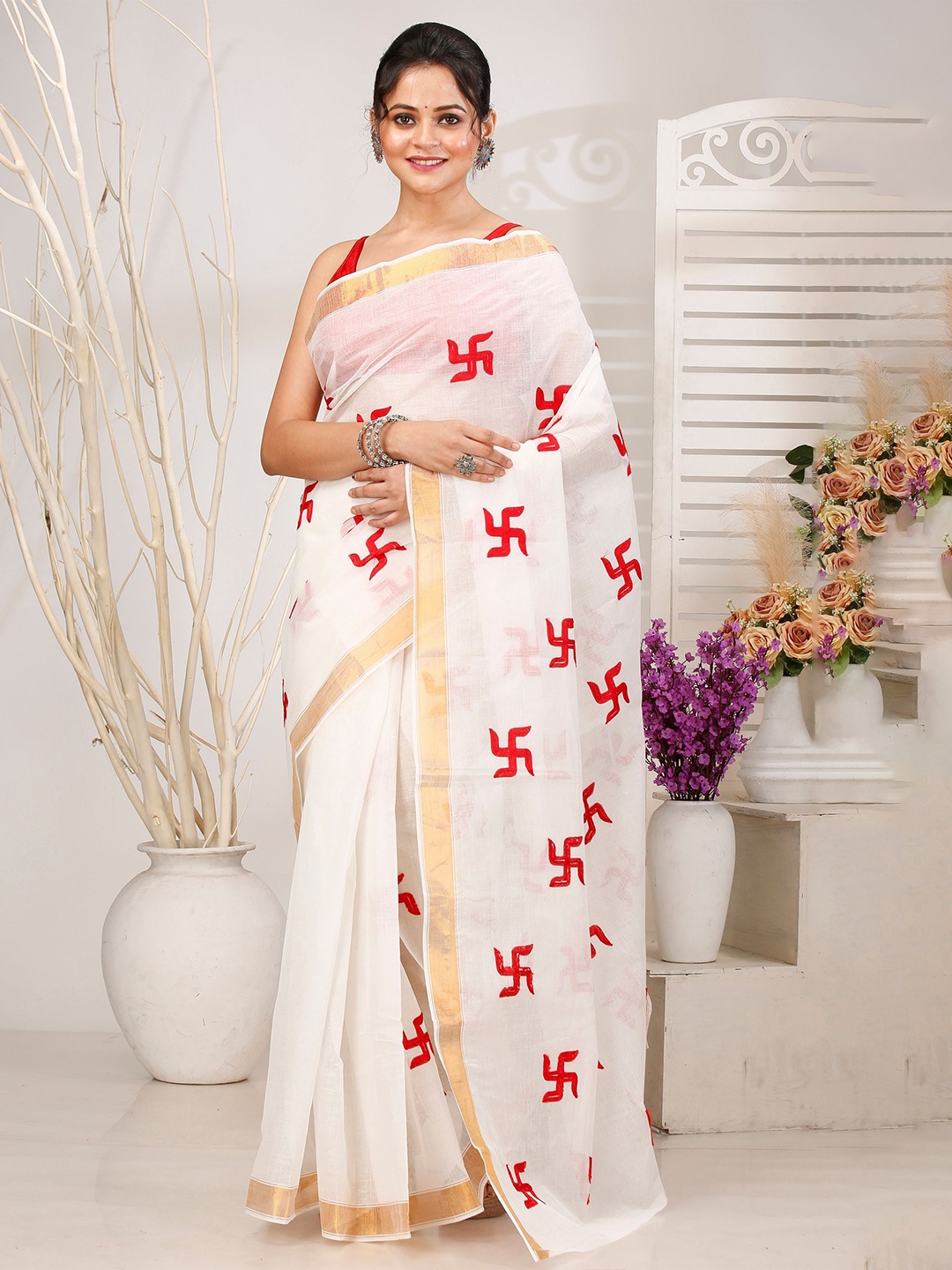 

DipDiya Ethnic Motifs Zari Pure Cotton Taant Saree, White