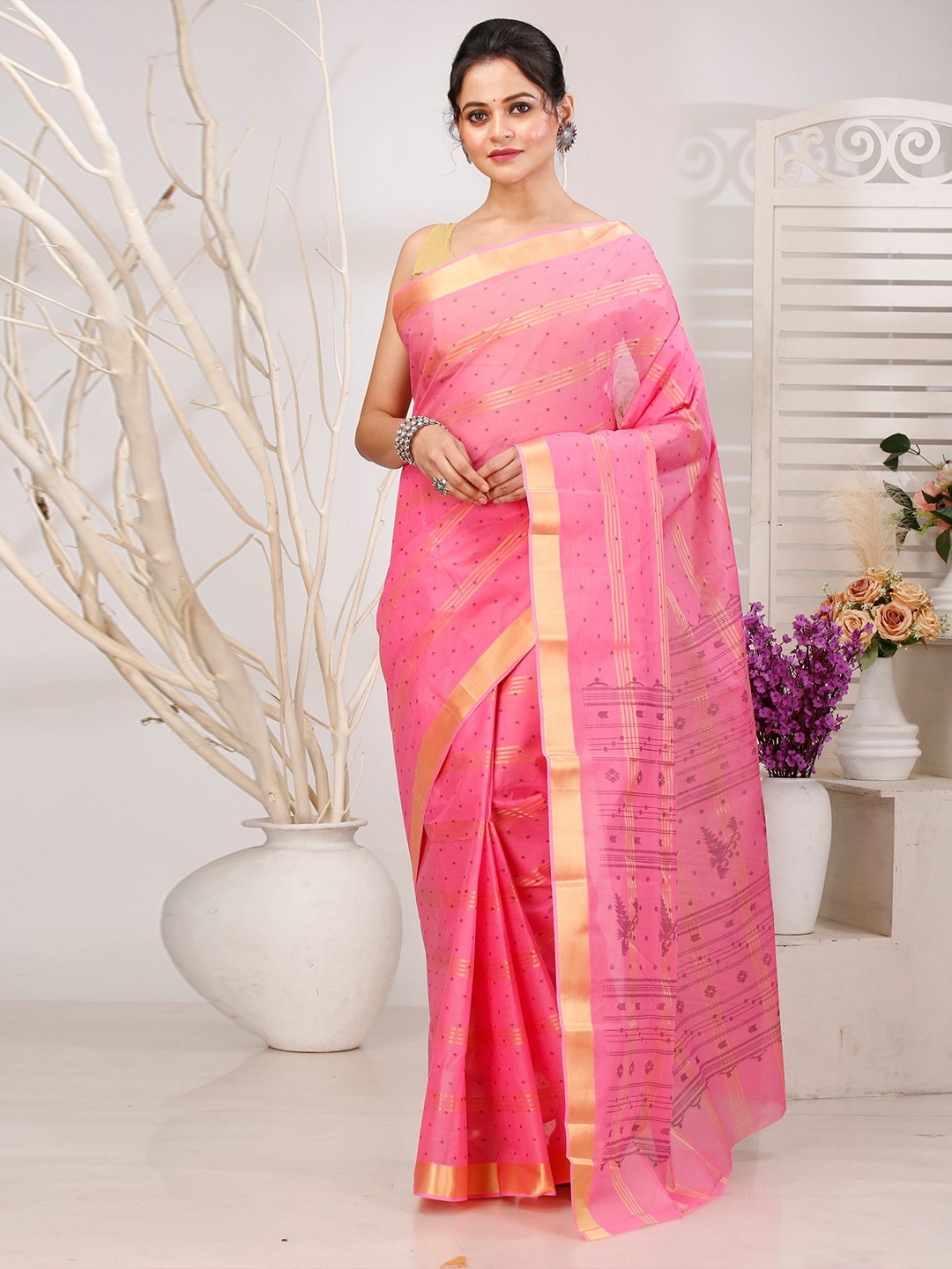 

DipDiya Woven Design Zari Pure Cotton Taant Saree, Pink