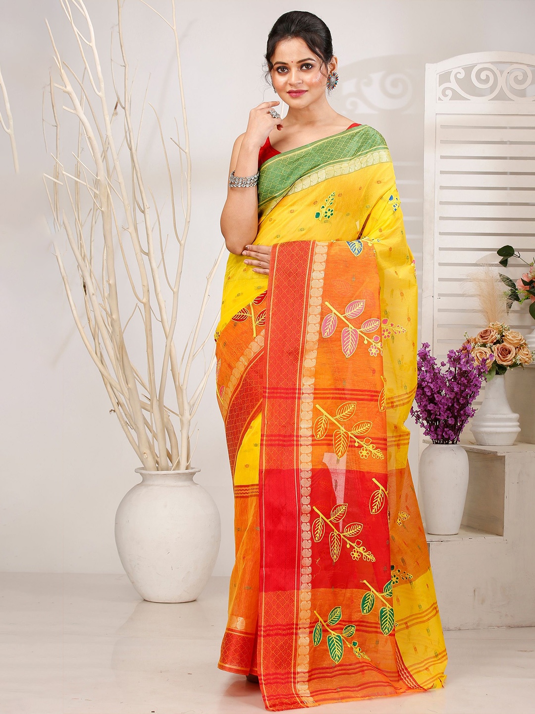 

DipDiya Floral Zari Pure Cotton Taant Saree, Yellow