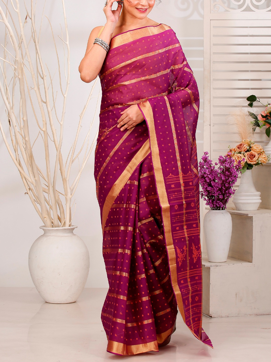 

DipDiya Striped Zari Woven Pure Cotton Taant Saree, Purple