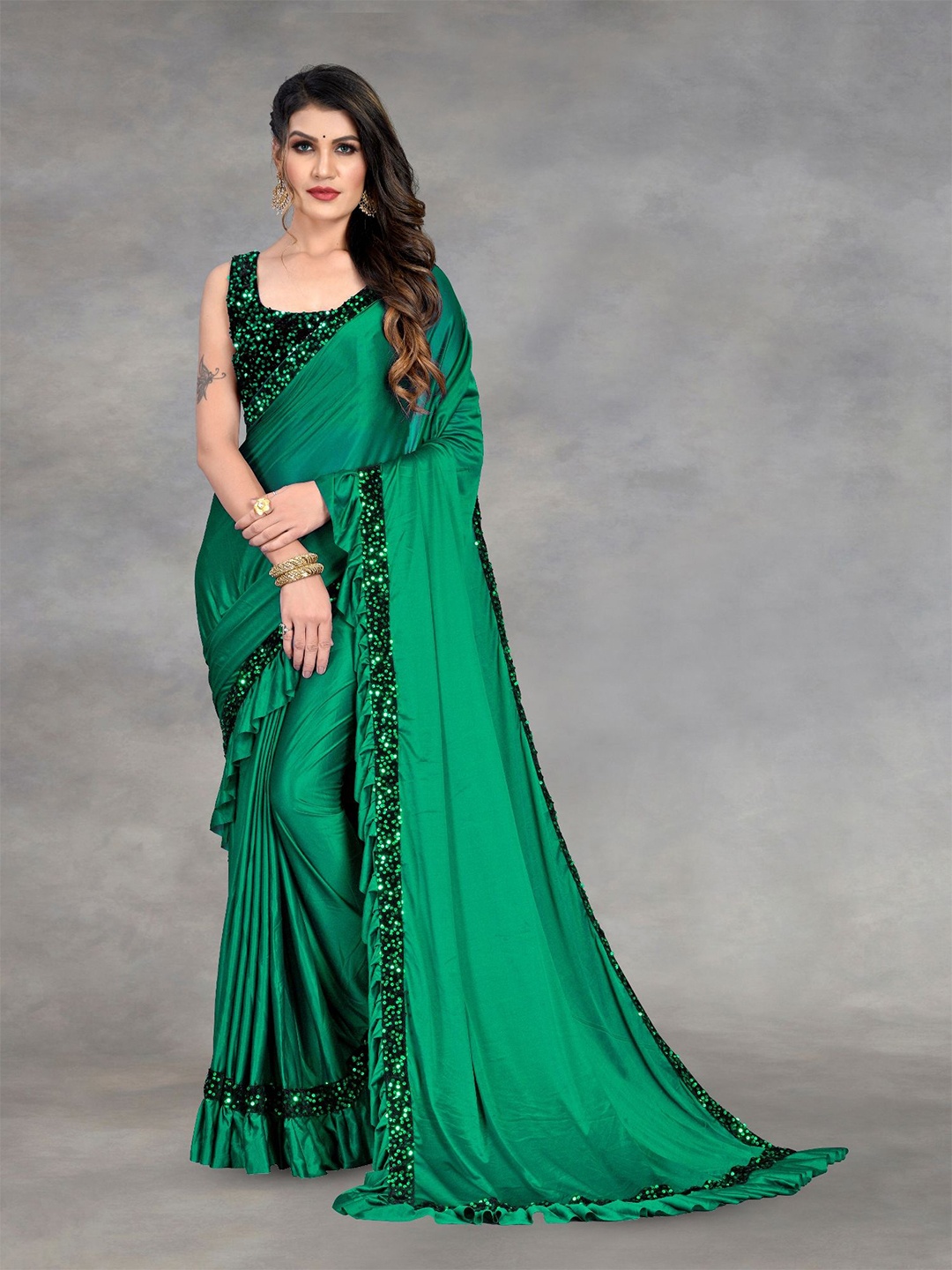 

JULEE Sequinned Embroidered Saree, Green