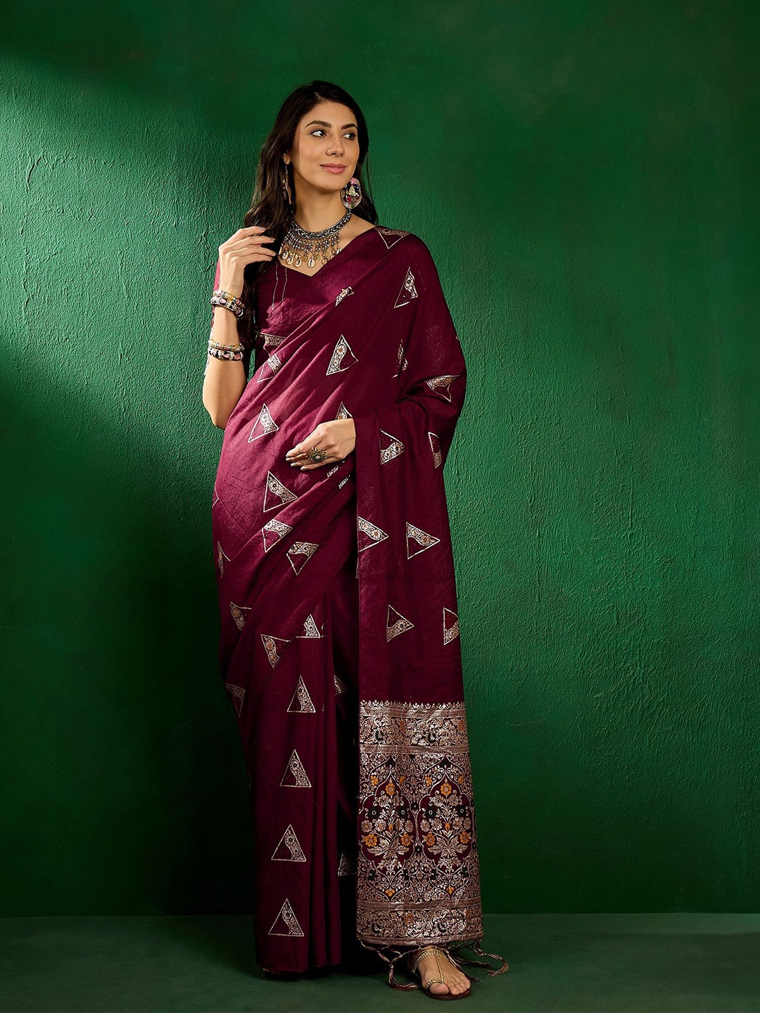 

LeeliPeeri Designer Woven Design Zari Saree, Purple
