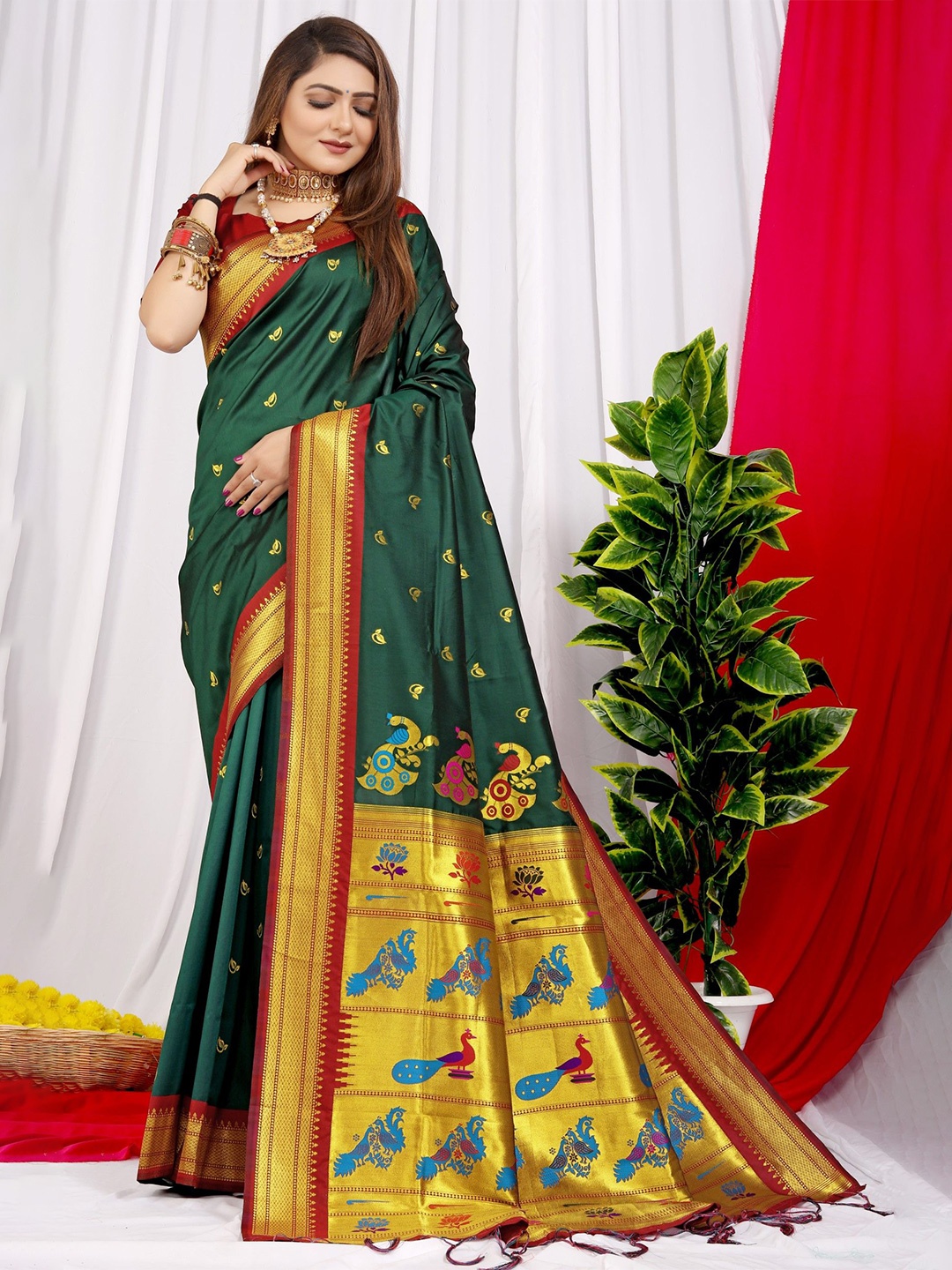 

LeeliPeeri Designer Woven Design Zari Paithani Saree, Green