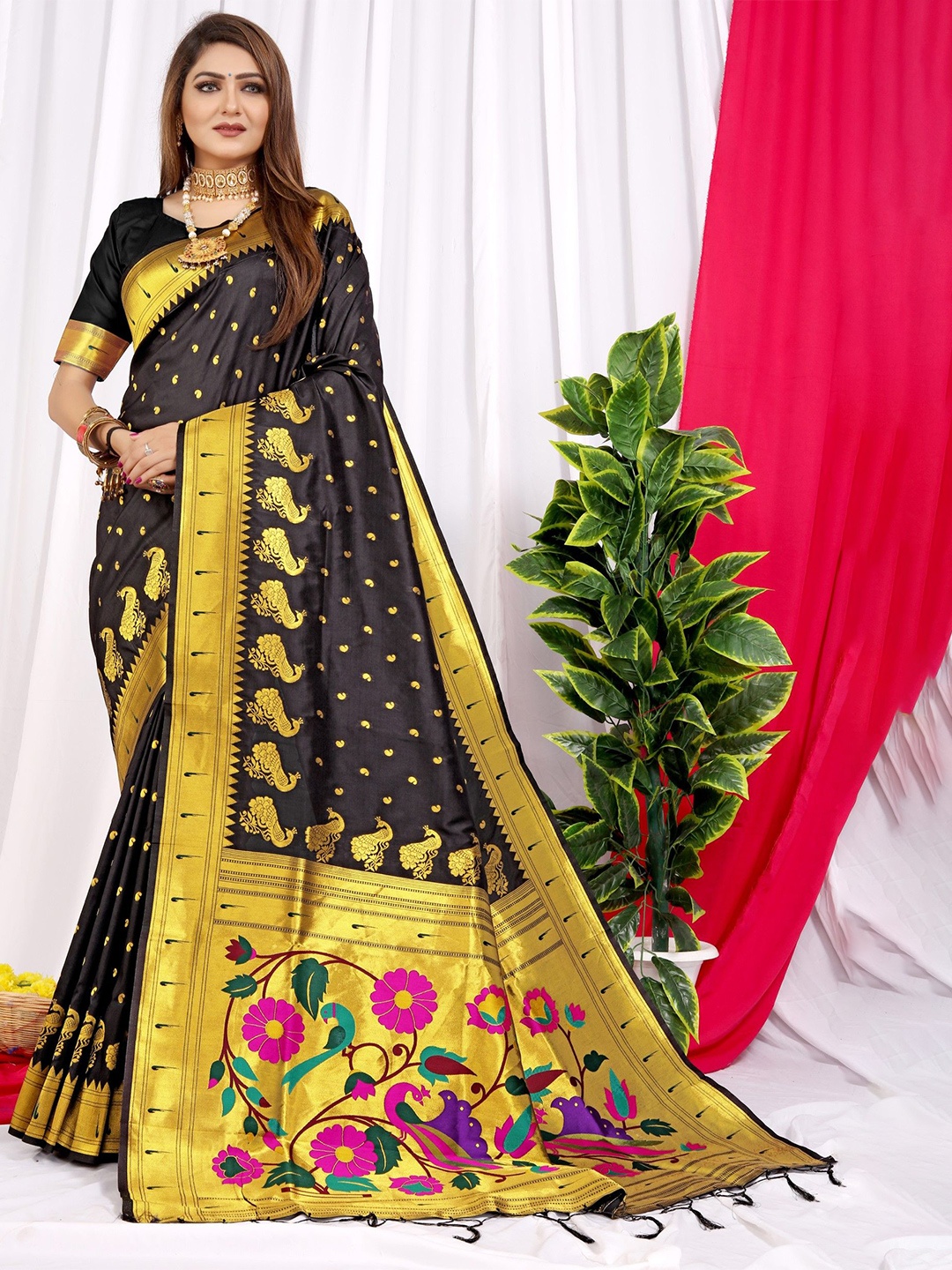 

LeeliPeeri Designer Woven Design Zari Paithani Saree, Black