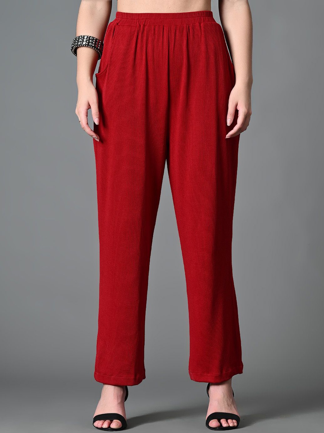 

The Roadster Lifestyle Co Loose Fit Wide Leg Trouser, Maroon
