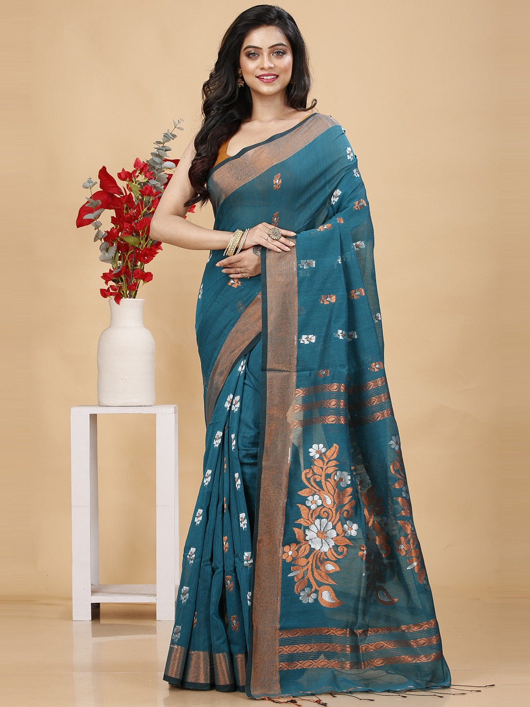 

SLAGHA Woven Design Zari Saree, Sea green