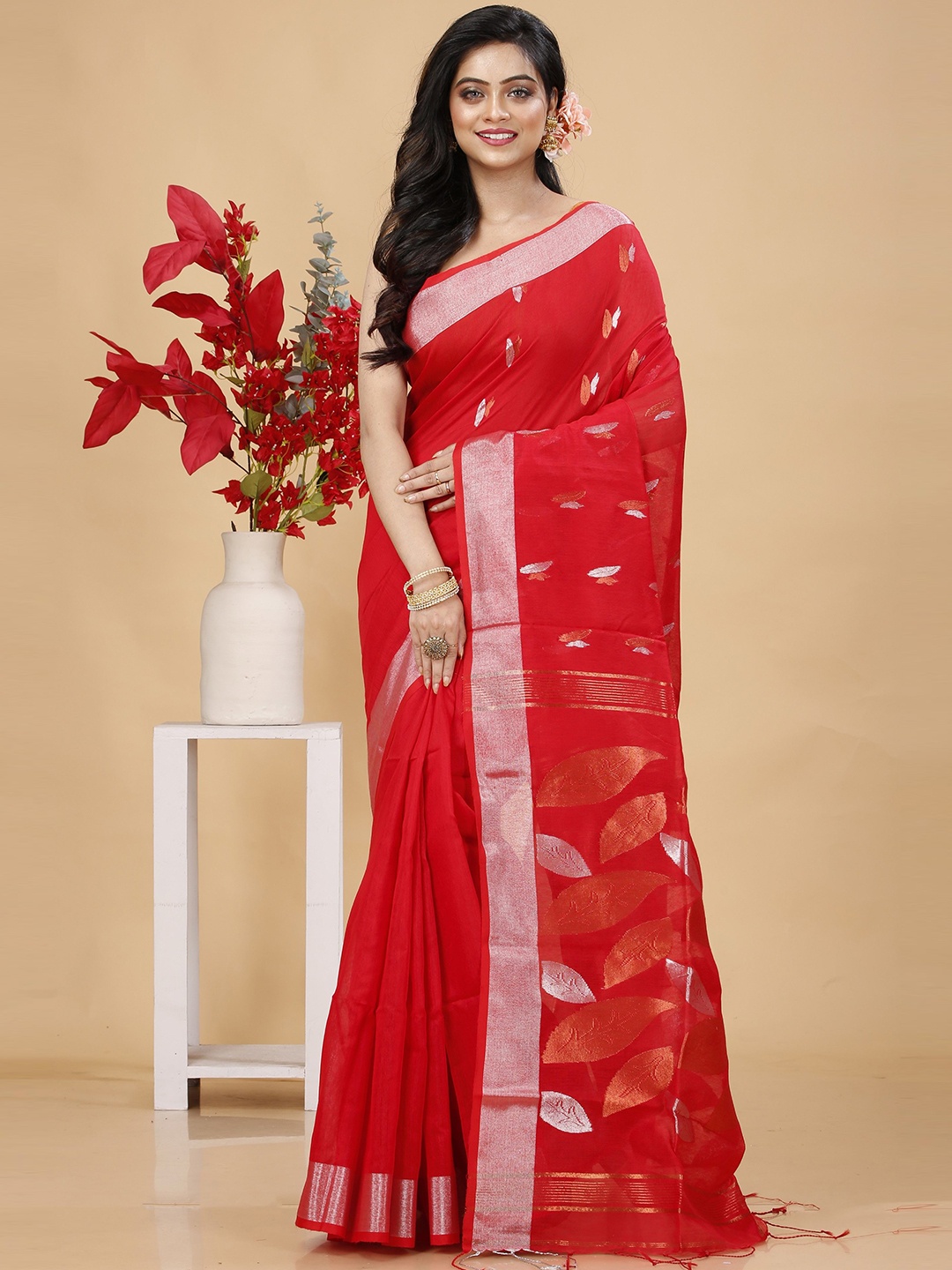 

SLAGHA Ethnic Motifs Woven Design Zari Saree, Red