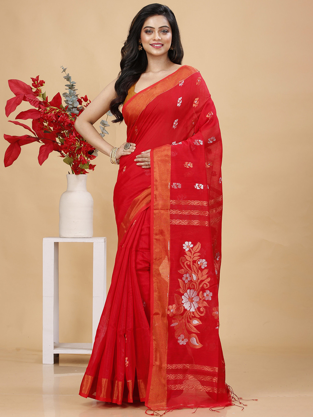 

SLAGHA Woven Design Zari Saree, Red