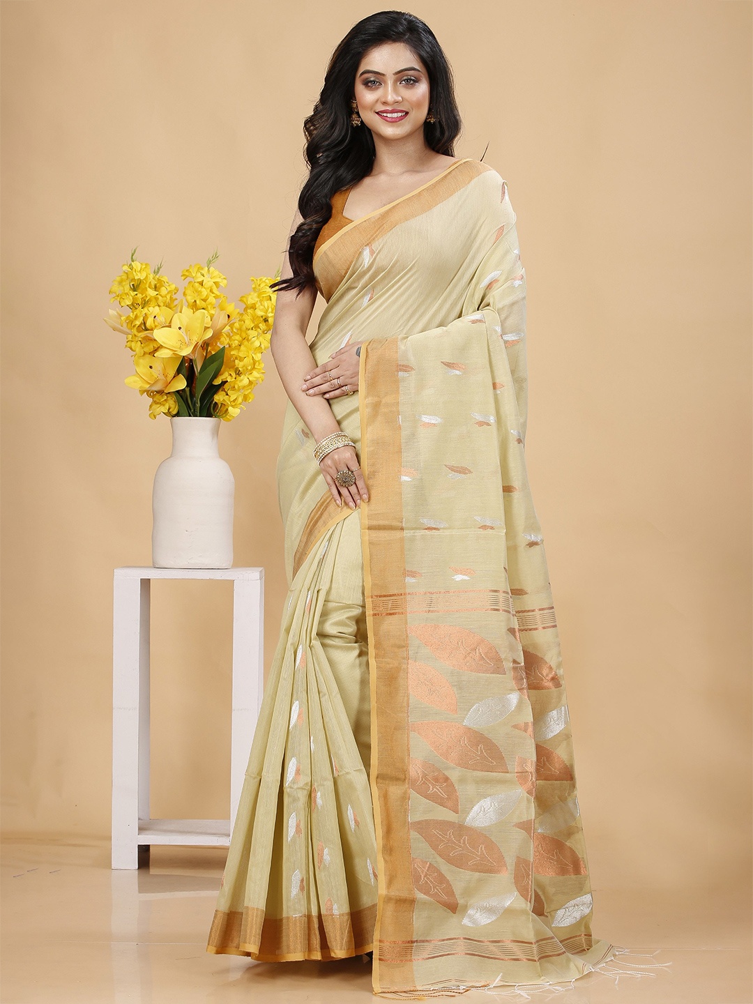 

SLAGHA Ethnic Motifs Woven Design Zari Saree, Cream