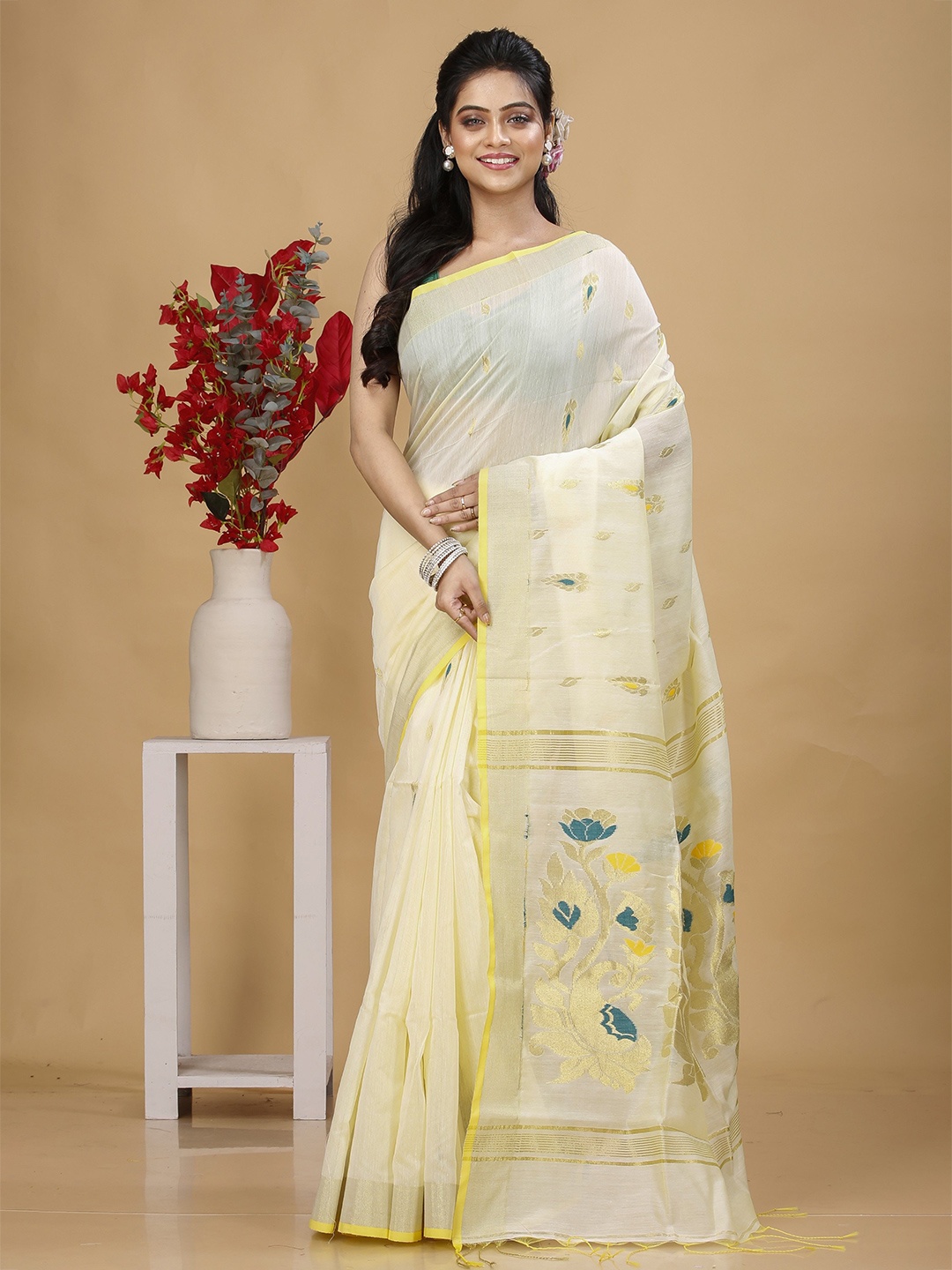 

SLAGHA Woven Design Zari Saree, Cream