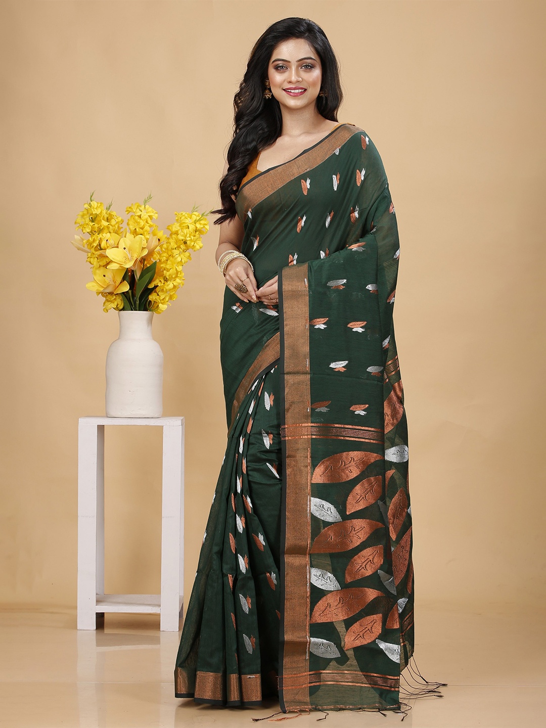 

SLAGHA Woven Design Zari Saree, Green