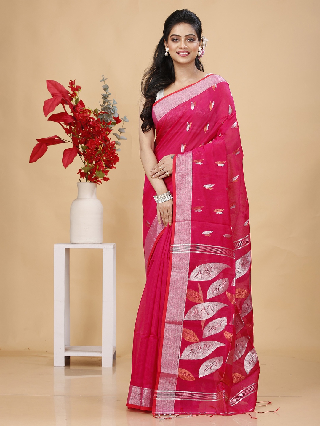 

SLAGHA Ethnic Motifs Woven Design Zari Saree, Pink