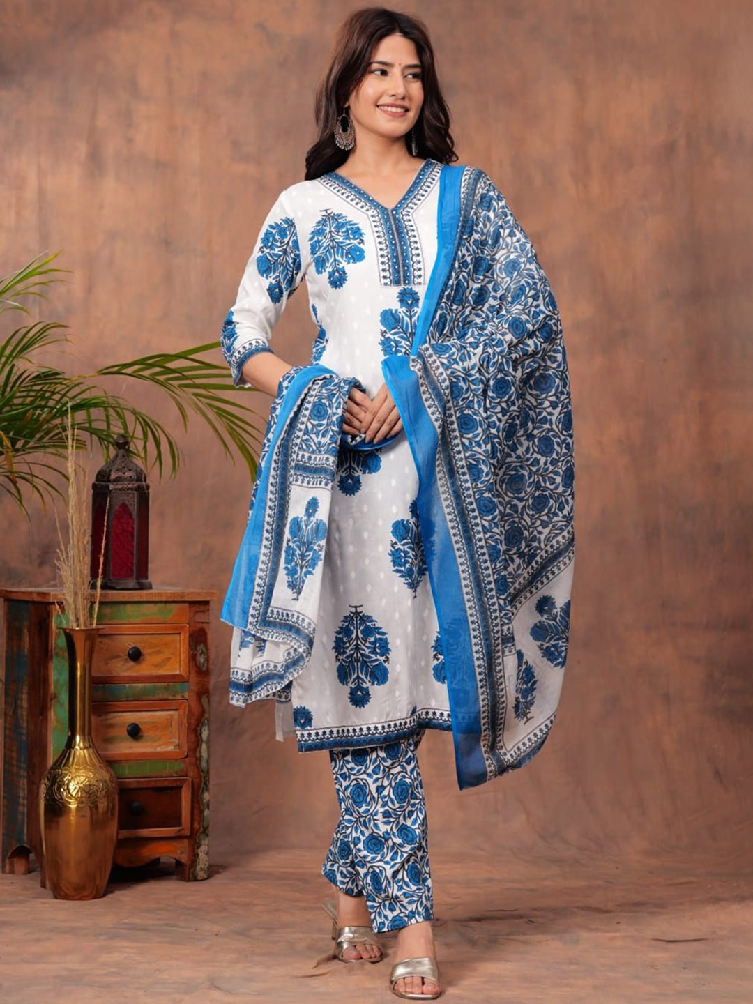 

PARUCREATION Women Floral Printed Regular Sequinned Kurta with Trousers & With Dupatta, Blue