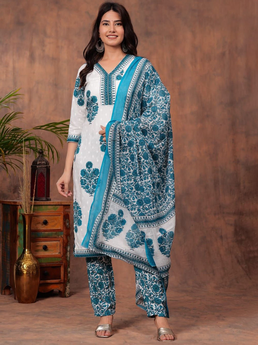 

PARUCREATION Women Floral Printed Regular Sequinned Kurta with Trousers & With Dupatta, Turquoise blue