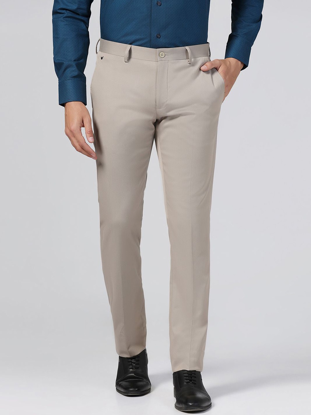 

Blackberrys Men Slim Fit Mid Rise Flat Front Trousers, Beige