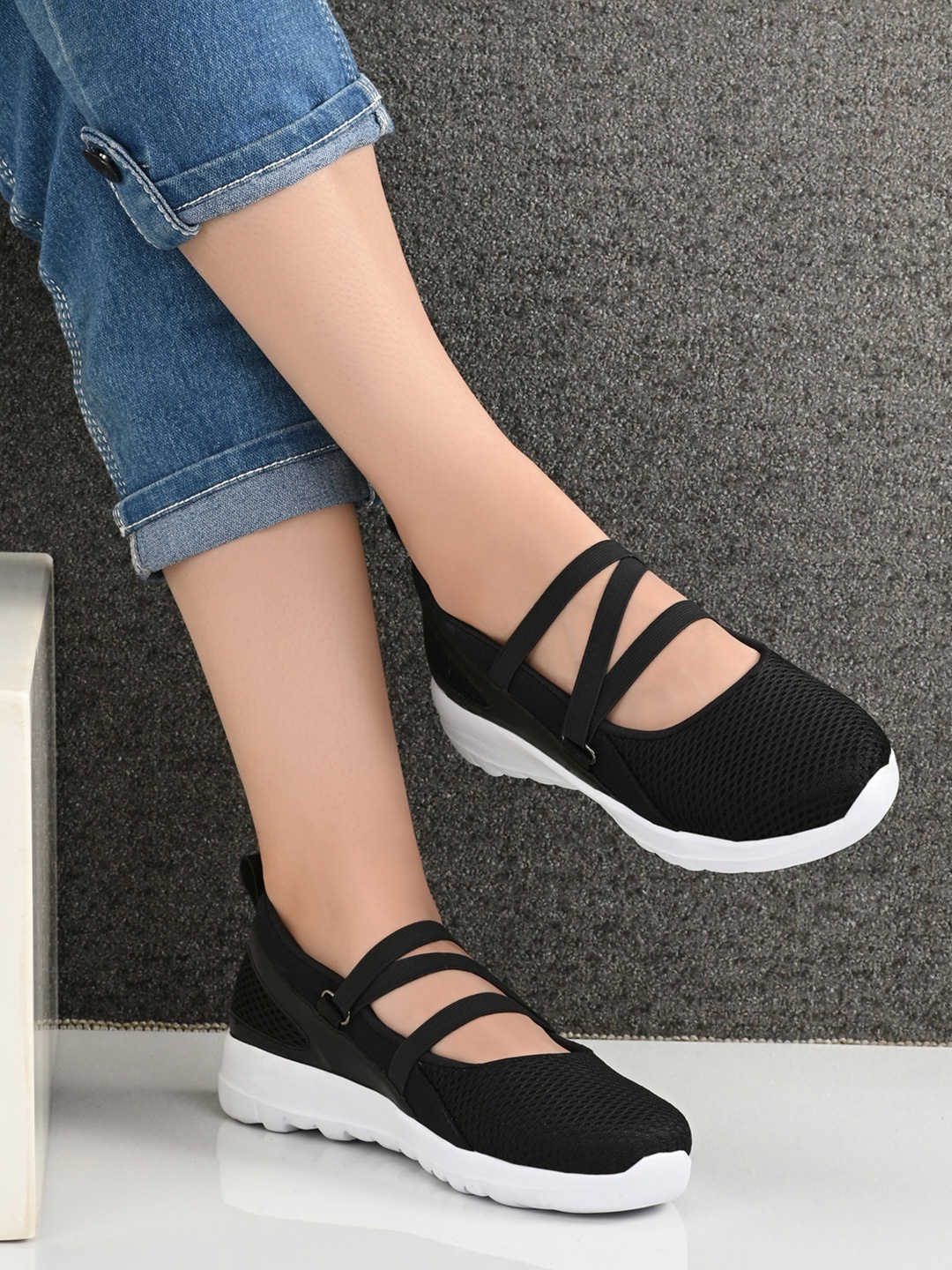 

MISEEN Women Colourblocked Sneakers, Black