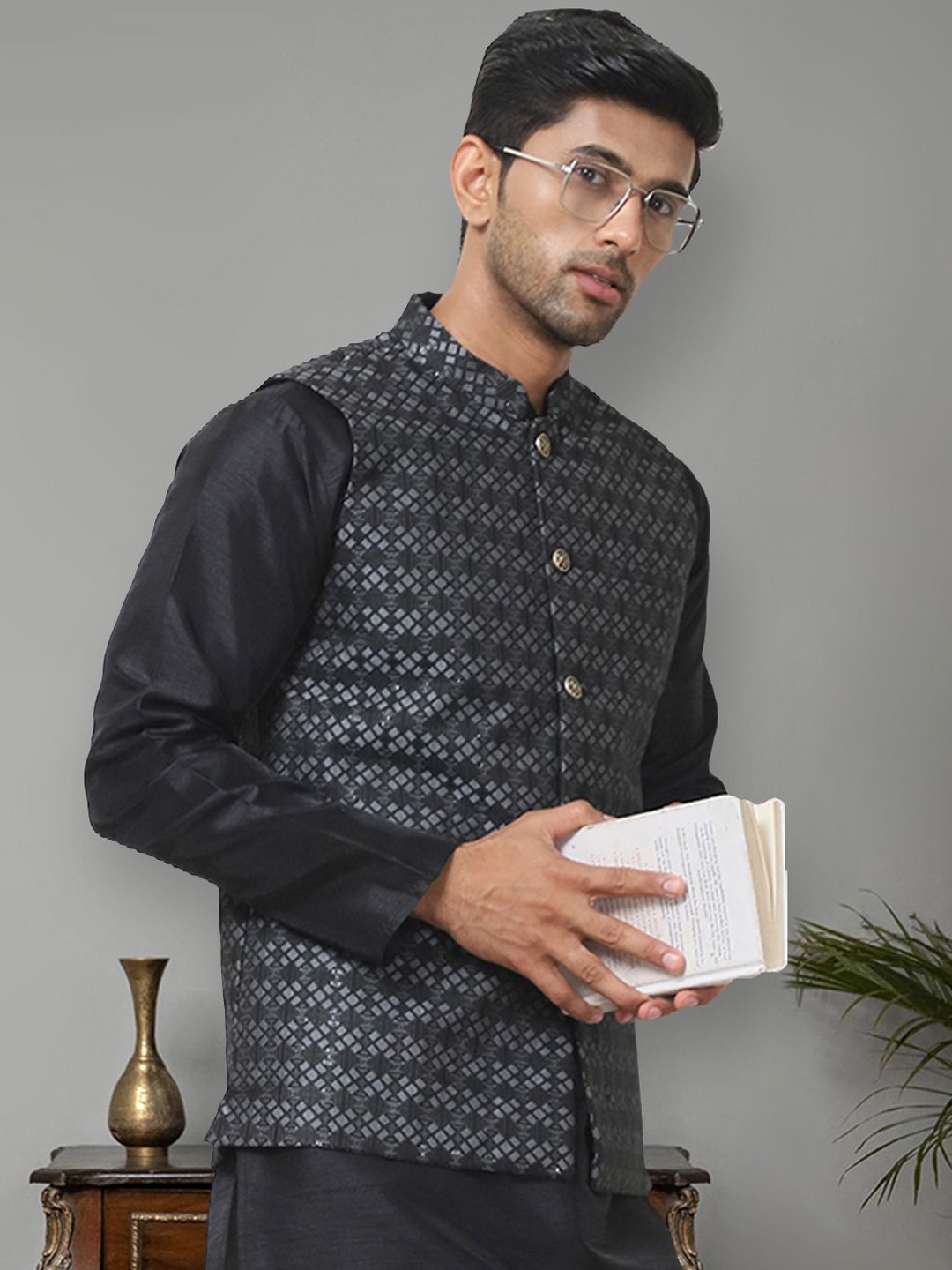 

Anouk Mandarin Collar Regular Straight Kurta With Churidar & Nehru Jacket, Black