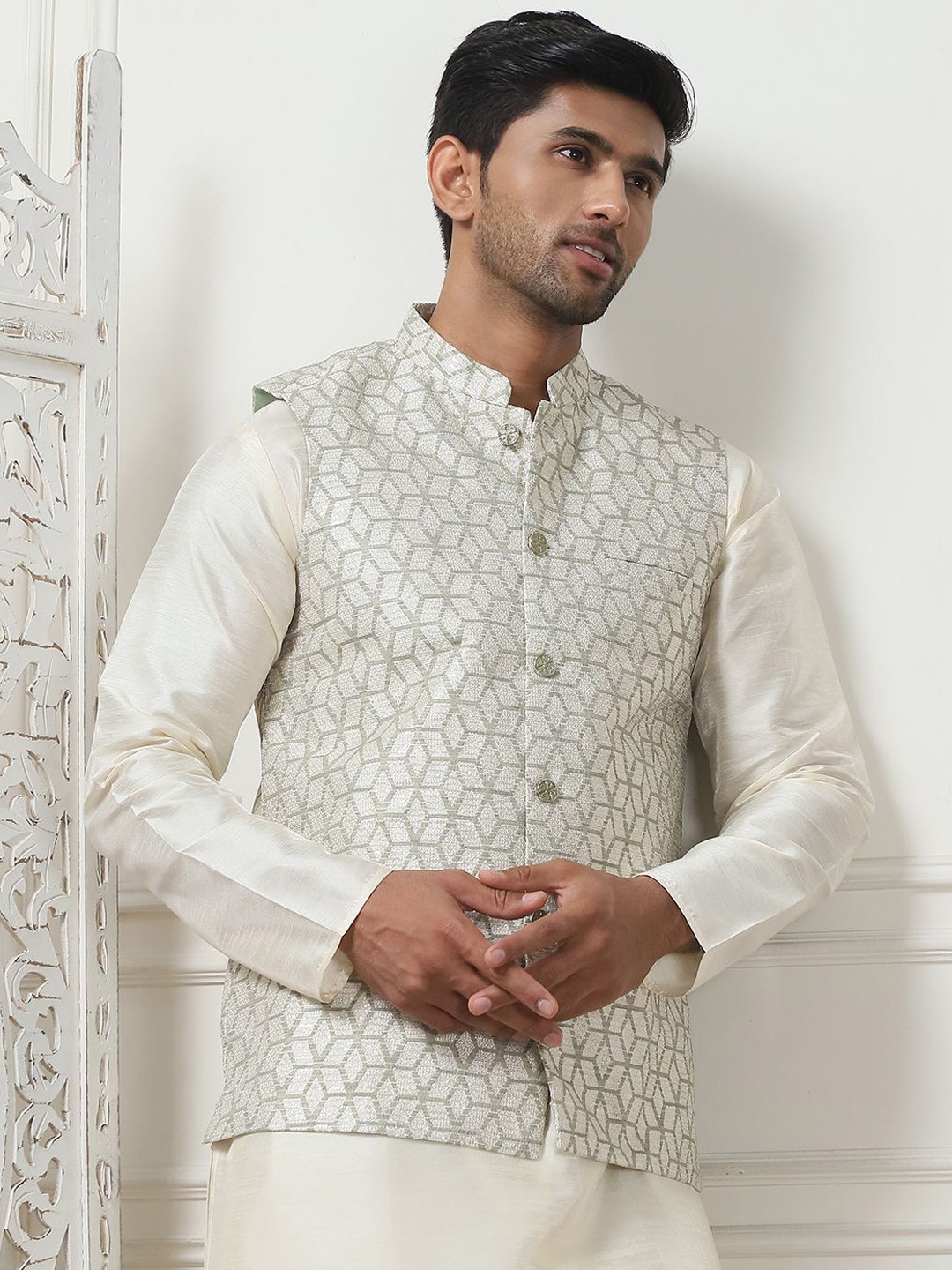 

Anouk Mandarin Collar Regular Straight Kurta With Churidar & Nehru Jacket, Off white