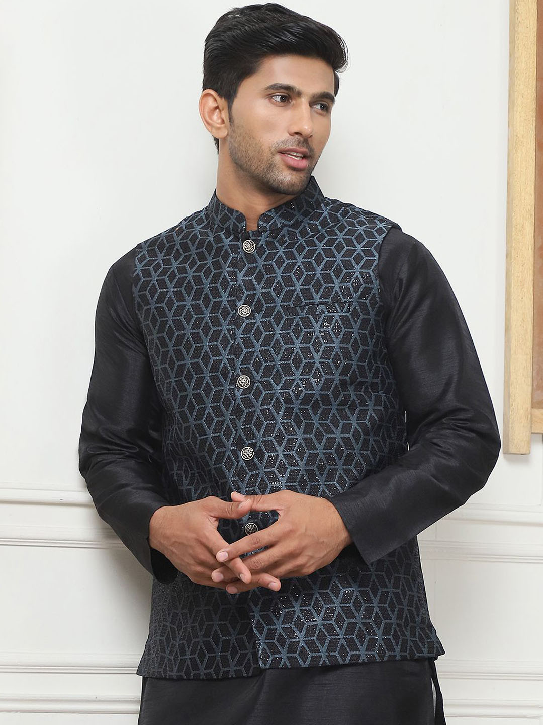 

Anouk Mandarin Collar Regular Straight Kurta With Churidar & Nehru Jacket, Black