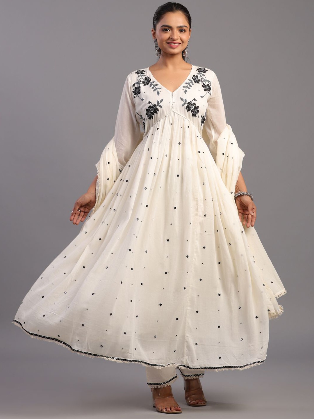 Amchoor Floral Embroidered Regular Mirror Work Kurta With Trousers & Dupatta, Cream