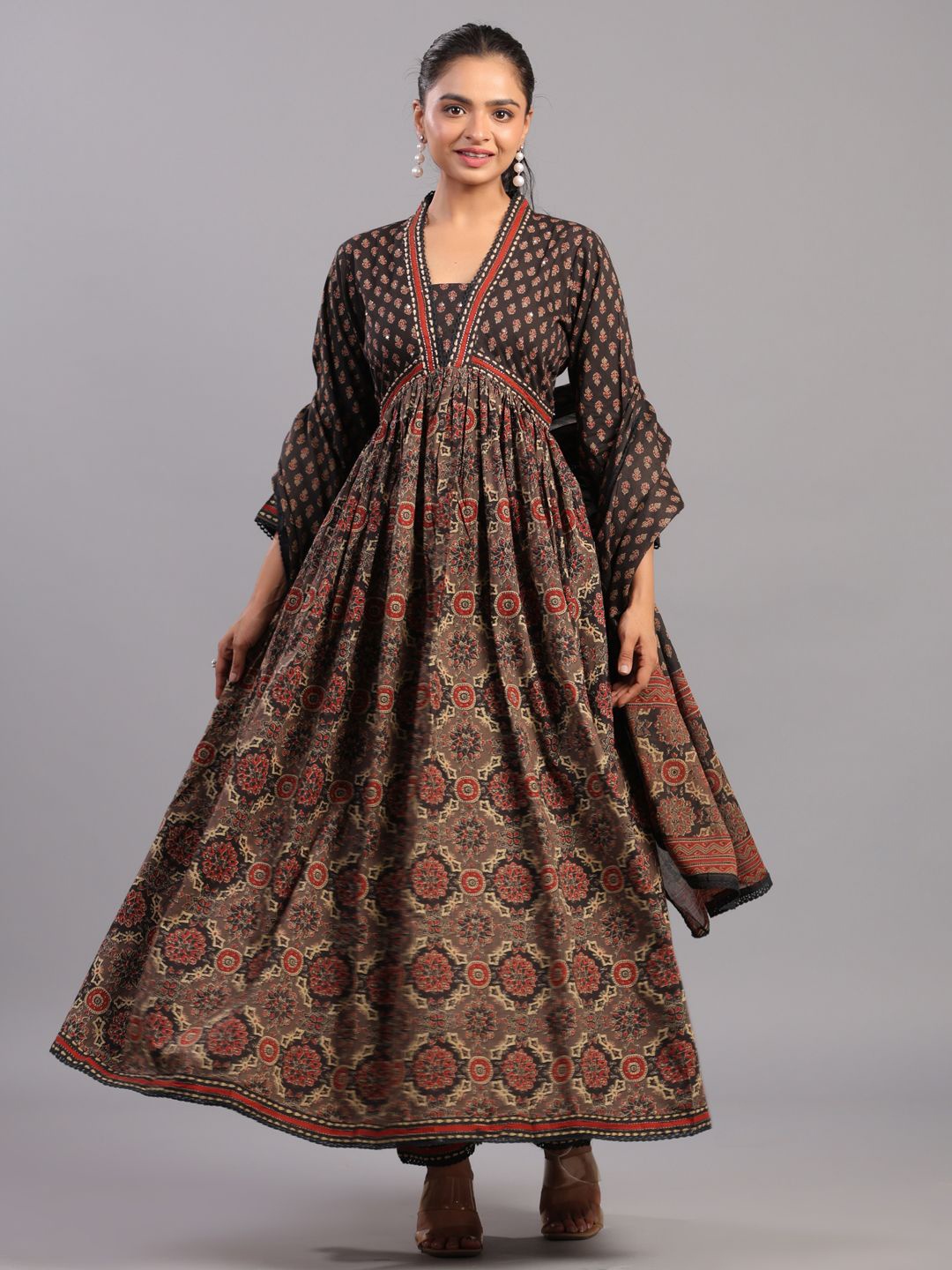 

Amchoor Floral Printed Regular Sequinned Kurta With Trousers & Dupatta, Black
