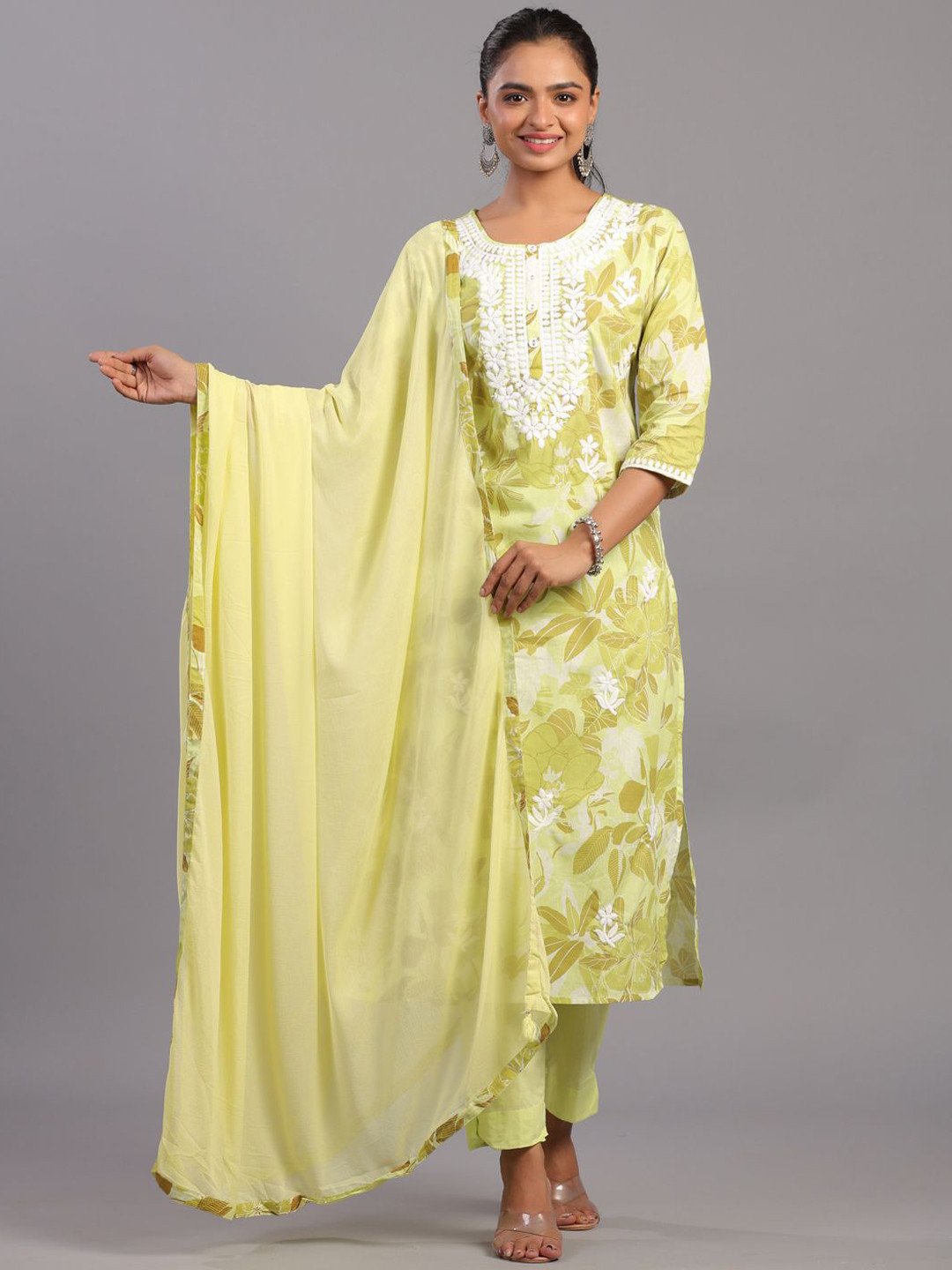 

Amchoor Floral Printed Regular Thread Work Kurta With Trousers & Dupatta, Green