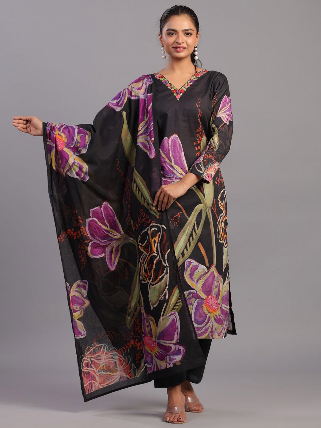 

Amchoor Floral Printed Regular Thread Work Kurta With Trousers & Dupatta, Black