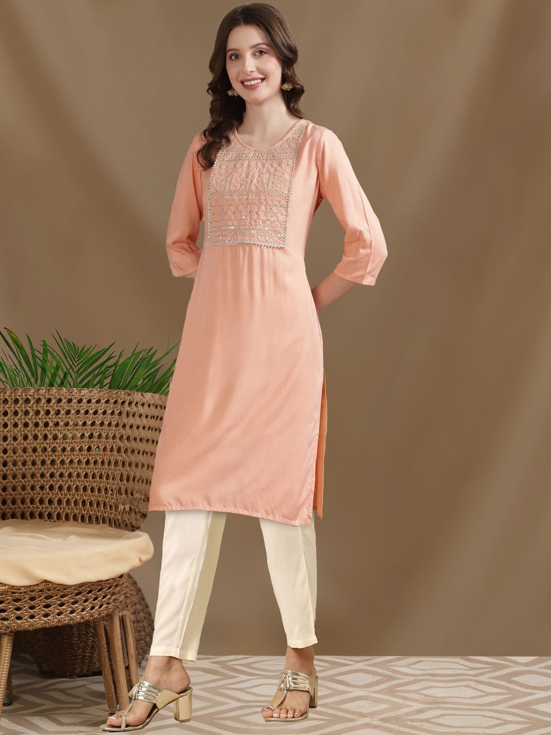 

Rangita Yoke Design Embroidered Straight Kurta With Trousers, Peach